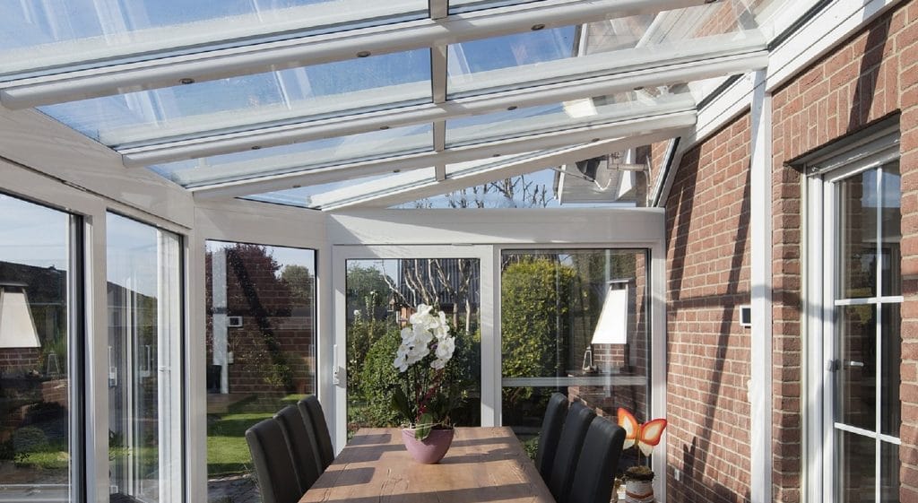 Les fenêtres radiateurs dans une veranda