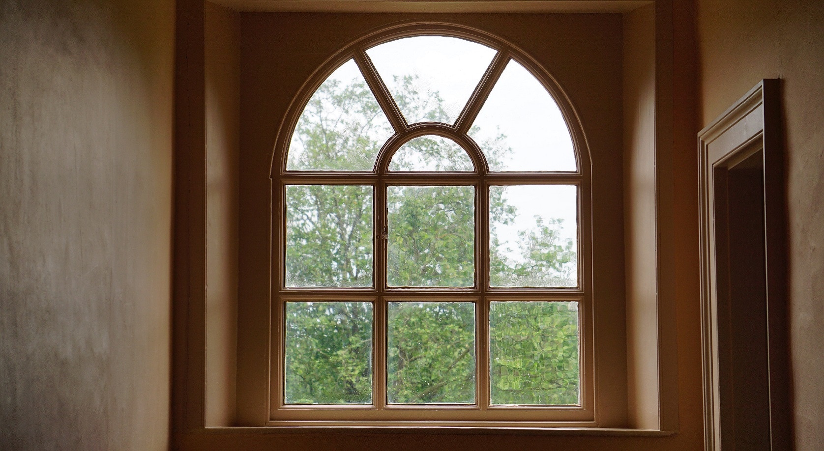 Fenêtres en PVC, aluminium et bois robuste